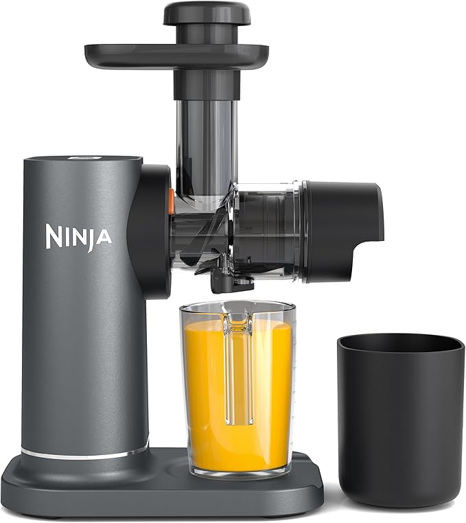 Ninja Cold Press Juicer met 700ml kan en 1,1l pulpbak, maak verse sappen, drankjes en gezonde shots, compact, vaatwasserbestendige en verwijderbare onderdelen, grijs JC151EU